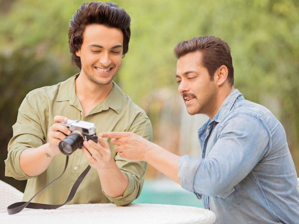 फिल्म के नाम को लेकर कंट्रोवर्सी फिल्म के नाम को लेकर कंट्रोवर्सी