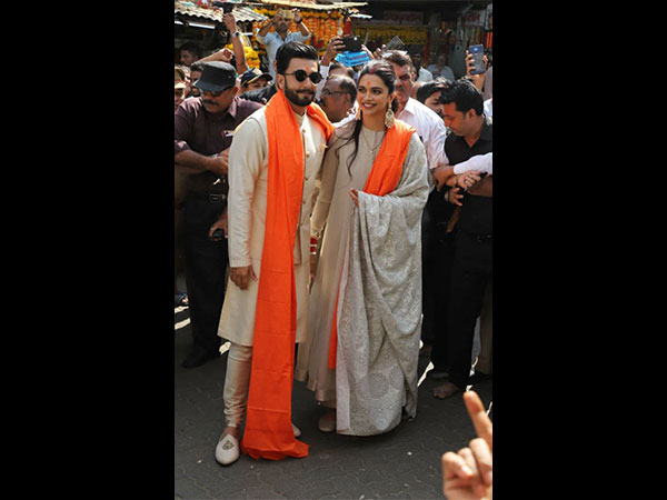 दिए पोज दिए पोज