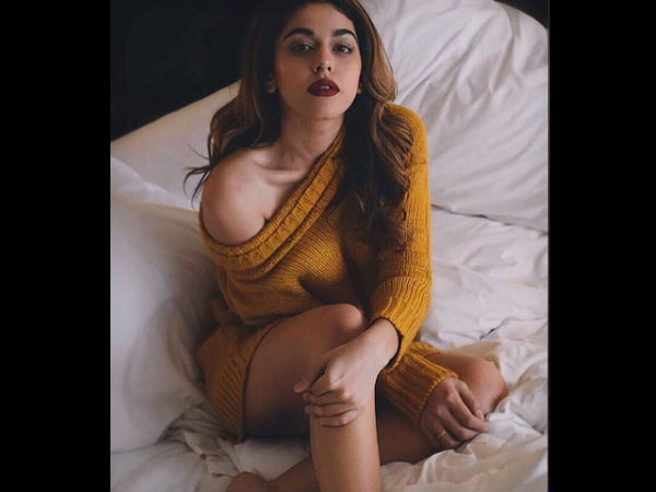 हॉट..हॉट..हॉट हॉट..हॉट..हॉट