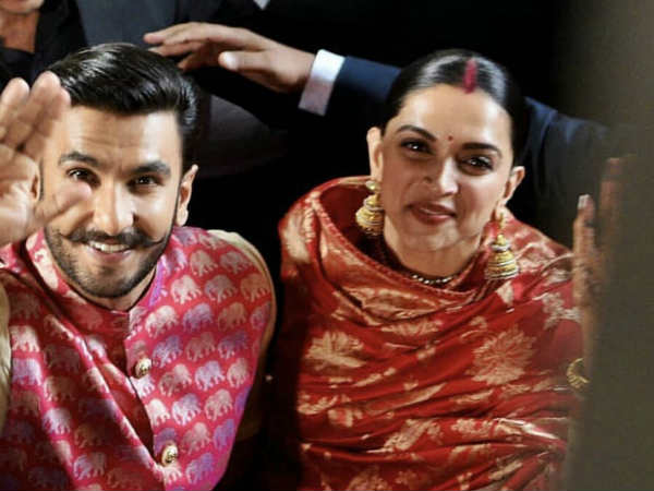 सबका किया प्यार से अभिवादन सबका किया प्यार से अभिवादन
