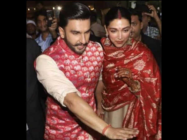 साथ साथ भीड़ हटाते चले साथ साथ भीड़ हटाते चले