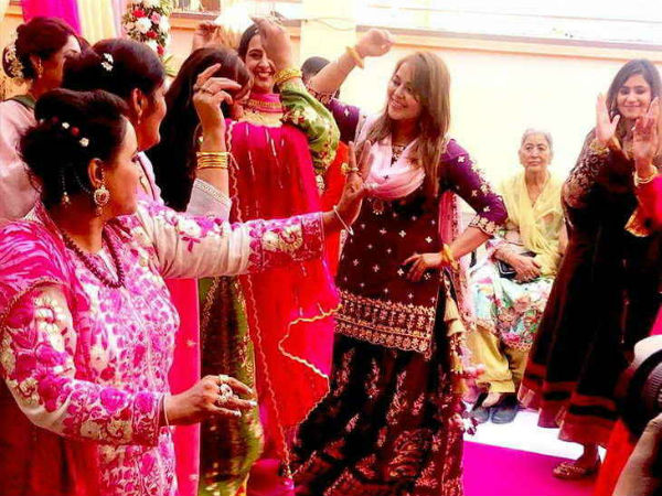 पुलिस भी तैनात पुलिस भी तैनात