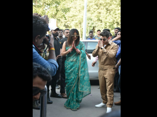 जोड़े हांथ जोड़े हांथ