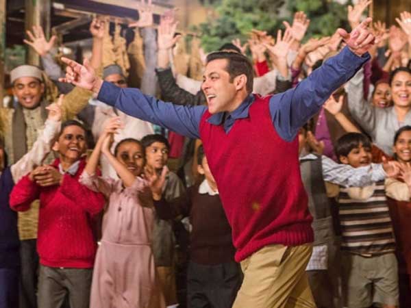 लगातार 12 फिल्में 100 करोड़ क्लब लगातार 12 फिल्में 100 करोड़ क्लब