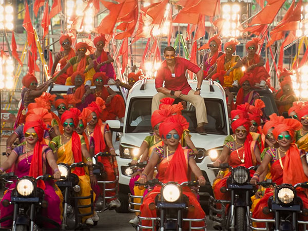 अलग अंदाज अलग अंदाज