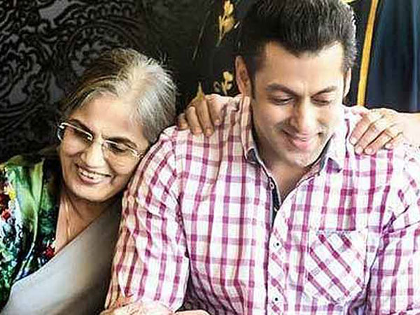 मां के साथ जन्मदिन पर मां के साथ जन्मदिन पर