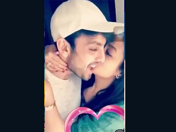 सोशल मीडिया पर धमाल सोशल मीडिया पर धमाल