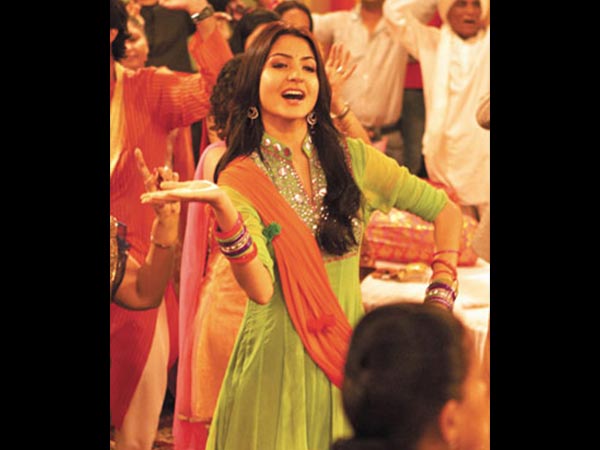 फेयरीटेल वेडिंग सड़क पर भी होती है फेयरीटेल वेडिंग सड़क पर भी होती है