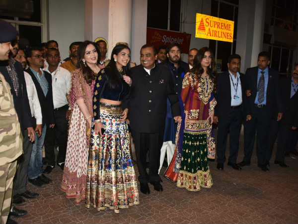 अंबानी परिवार अंबानी परिवार