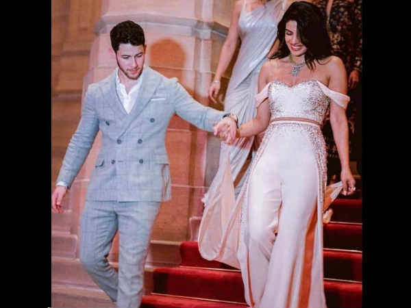 priyanka-chopra-shares-an-unseen-romantic-pic-with-nick-jonas-from-her-wedding priyanka-chopra-shares-an-unseen-romantic-pic-with-nick-jonas-from-her-wedding