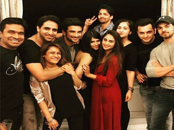बॅालीवुड में सीधे एंट्री बॅालीवुड में सीधे एंट्री