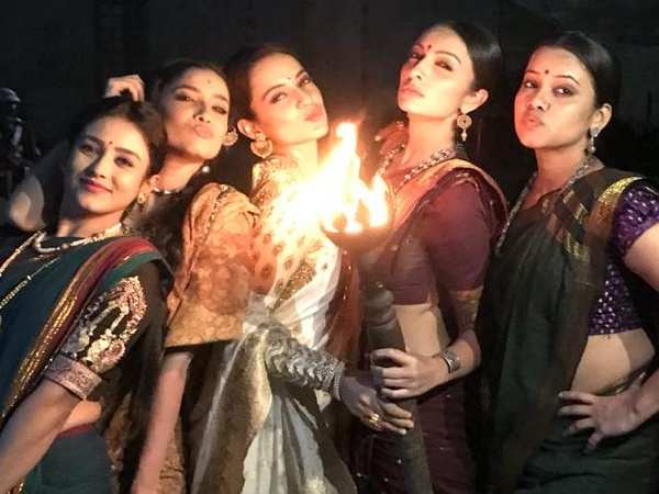 बढ़ती गई कंट्रोवर्सी बढ़ती गई कंट्रोवर्सी