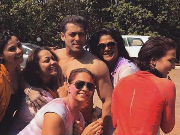 खास दोस्त और परिवार खास दोस्त और परिवार