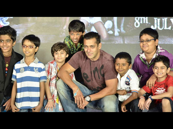 मौका मिलते ही जाते हैं बच्चों के पास मौका मिलते ही जाते हैं बच्चों के पास