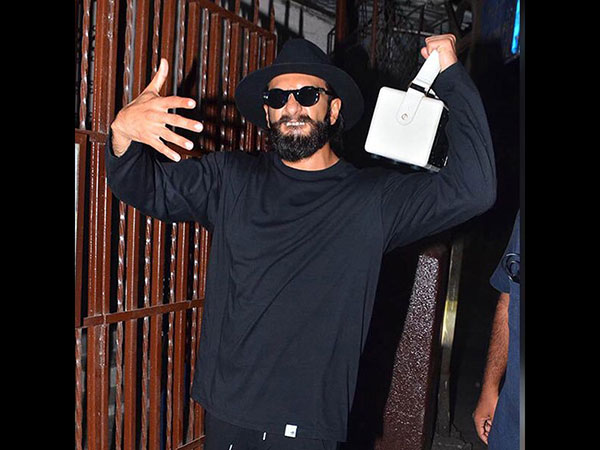 आपकी फ़िल्म gully boy में संगीत का अहम योगदान है। आप खुद म्यूजिक से कितना प्यार करते हैं? आपकी फ़िल्म gully boy में संगीत का अहम योगदान है। आप खुद म्यूजिक से कितना प्यार करते हैं?