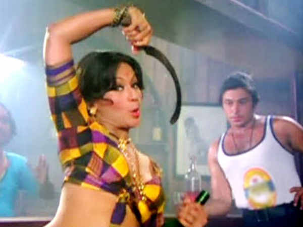 first-look-sonakshi-sinha-recreates-helen-s-iconic-item-number-mungdaa-in-total-dhamaal first-look-sonakshi-sinha-recreates-helen-s-iconic-item-number-mungdaa-in-total-dhamaal