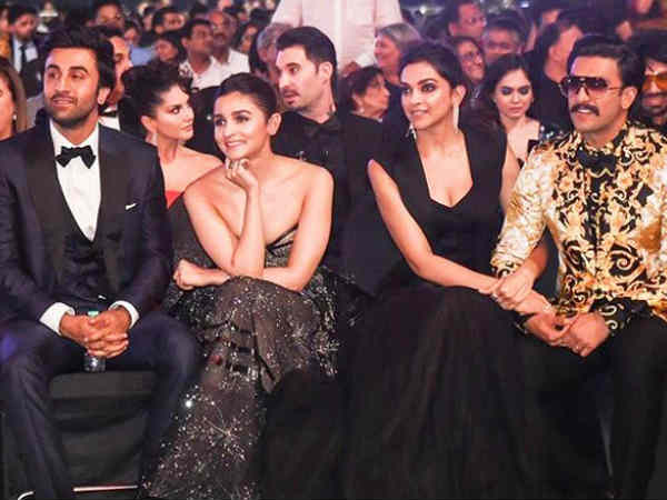 सबकी नज़रें टिकीं सबकी नज़रें टिकीं