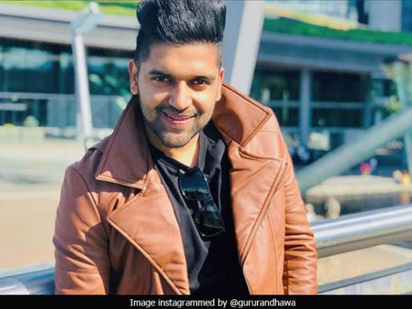 जब वे बाहर निकल रहे थे तो