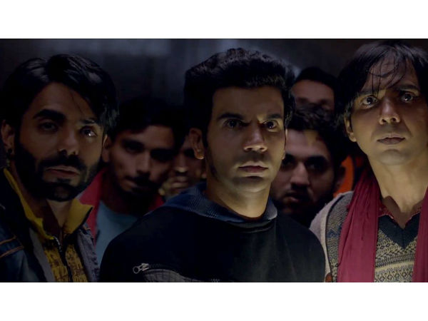 दोस्तों के साथ खाना शेयर