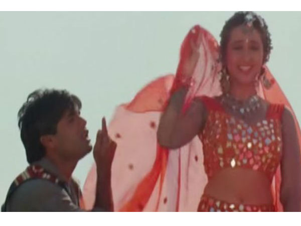 रेत आंख में उड़ने लगती