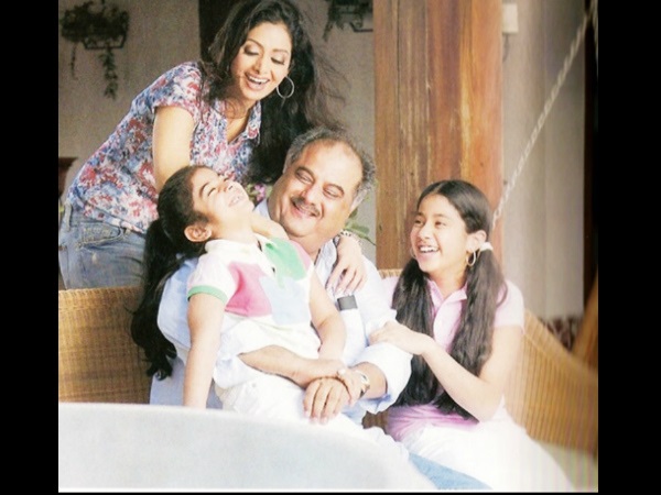 पूरे परिवार के साथ