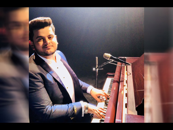 अगर आपको कभी कोई सिंगिंग रियालिटी शो जज करने का मौका मिले तो क्या आप करेंगें? अगर आपको कभी कोई सिंगिंग रियालिटी शो जज करने का मौका मिले तो क्या आप करेंगें?