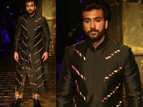 jaya-bachchan-hugs-a-new-age-actor-at-a-fashion-show-and-keeps-the-internet-guessing jaya-bachchan-hugs-a-new-age-actor-at-a-fashion-show-and-keeps-the-internet-guessing