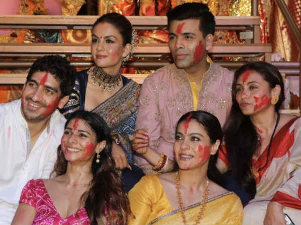 साथ पूरा मुखर्जी परिवार