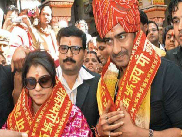 पत्नी काजोल के साथ