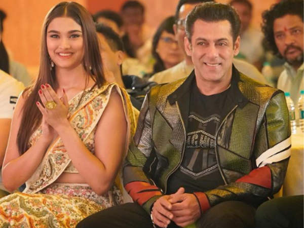 फिल्मों में काम करने के लिए टैलेंट तो जरूरी है ही, लेकिन कहीं ना कहीं फिल्म परिवार से होने का भी फायदा मिलता है। आप क्या सोचती हैं?