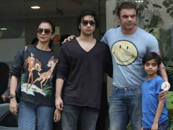मिलने पहुंचा परिवार मिलने पहुंचा परिवार
