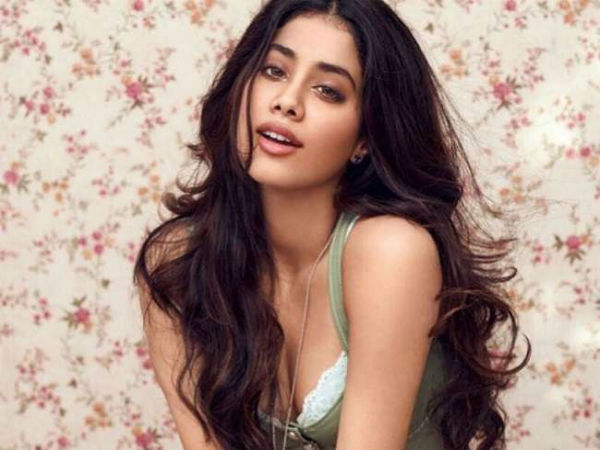 उभरती हुई फैशन स्टार - जान्हवी कपूर उभरती हुई फैशन स्टार - जान्हवी कपूर