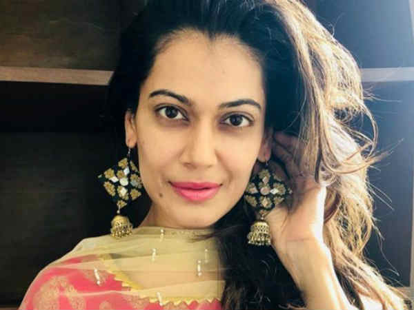 नेहरू परिवार पर निशाना