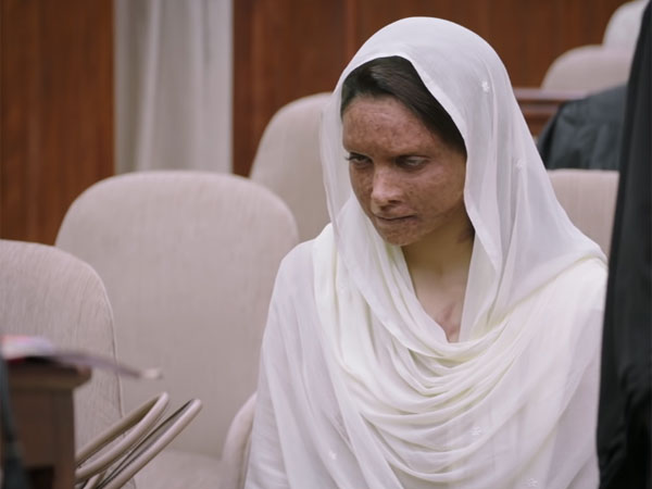 ज्यादातर बॉलीवुड फिल्मों में हीरोइन को हमेशा खूबसूरत ही दिखाया जाता है, ऐसे में किसी मेनस्ट्रीम अभिनेत्री का एसिड अटैक सर्वाइवर का किरदार निभाना एक बोल्ड कदम माना जा सकता है?