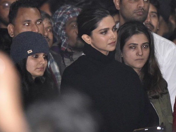 सोनाक्षी सिन्हा, भूमि पेडनेकर समेत इन सितारों ने किया था समर्थन सोनाक्षी सिन्हा, भूमि पेडनेकर समेत इन सितारों ने किया था समर्थन