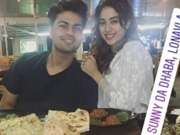लोनावला में समय बिताते आए नजर