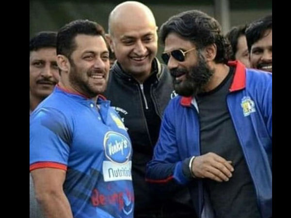 दूसरों के इल्जाम दूसरों के इल्जाम