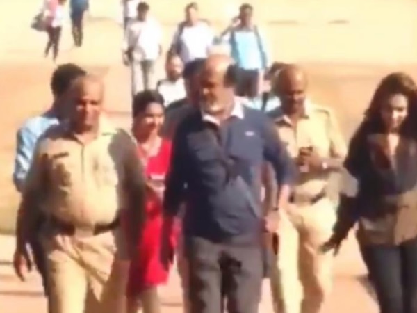 सोशल मीडिया पर फोटो वायरल सोशल मीडिया पर फोटो वायरल
