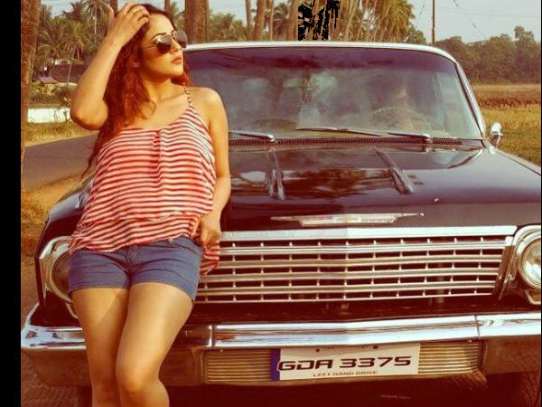 कॅामर्स से ग्रेजुएट कॅामर्स से ग्रेजुएट