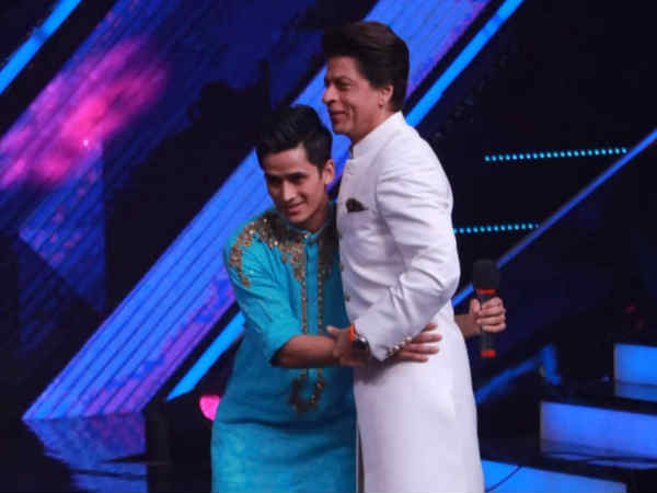 shahrukh-khan-talks-about-his-religion-in-a-viral-video shahrukh-khan-talks-about-his-religion-in-a-viral-video