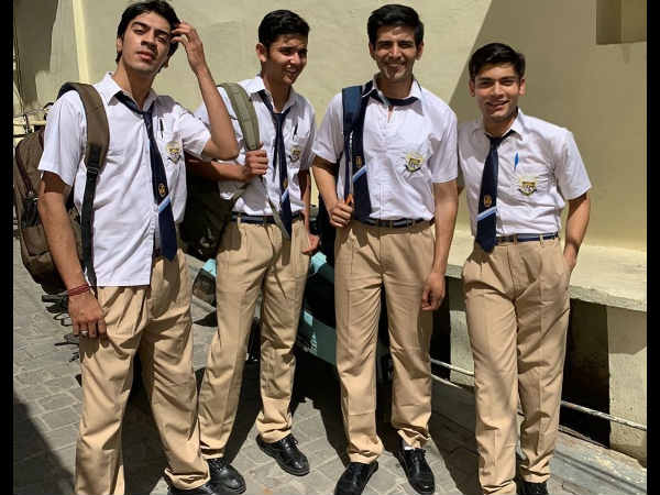 अतीत के पन्ने अतीत के पन्ने