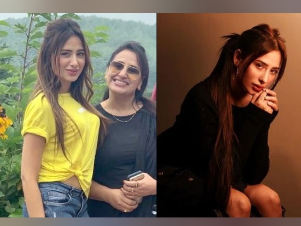 मां के साथ मां के साथ