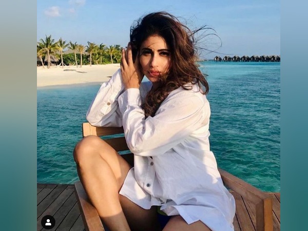 मौनी रॉय का लेटेस्ट फोटोशूट मौनी रॉय का लेटेस्ट फोटोशूट