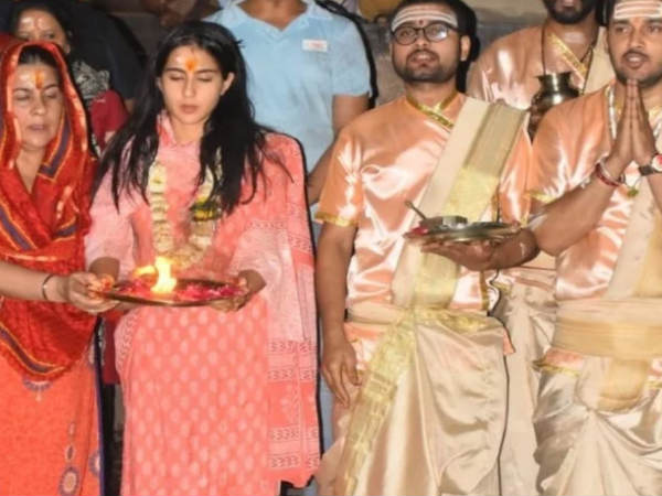 गंगा आरती का वीडियो वायरल गंगा आरती का वीडियो वायरल