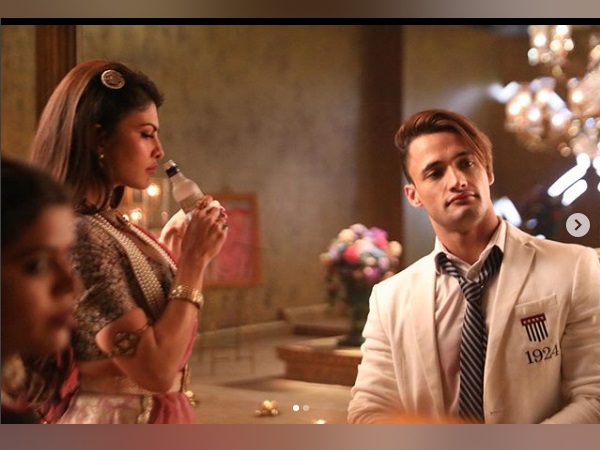 जैकलीन फर्नांडिस ने शेयर की तस्वीर जैकलीन फर्नांडिस ने शेयर की तस्वीर