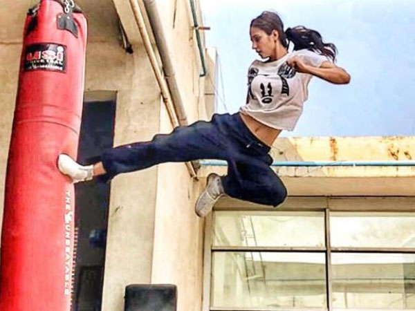 दिशा पटानी सलमान खान के साथ दिशा पटानी सलमान खान के साथ