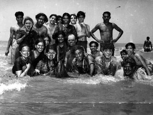 समुद्र में भी डुबकी समुद्र में भी डुबकी