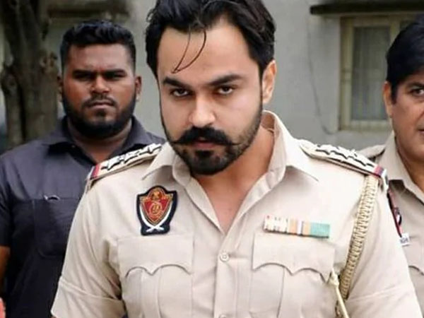 एमबीबीएस की पढ़ाई छोड़ दी थी