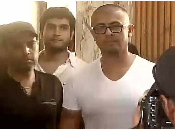 जबरदस्ती धर्म का पालन- सोनू निगम जबरदस्ती धर्म का पालन- सोनू निगम
