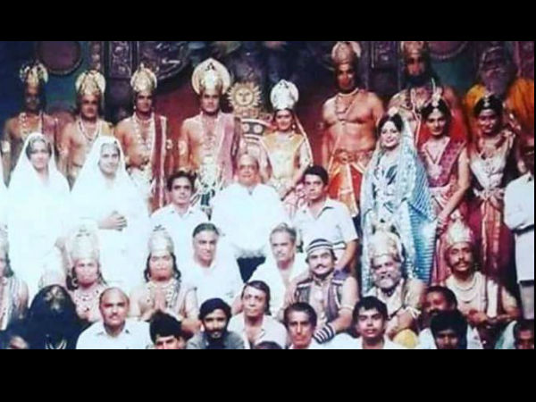 ट्रेन से रामायण की कास्ट जाती थी शूटिंग के लिए ट्रेन से रामायण की कास्ट जाती थी शूटिंग के लिए